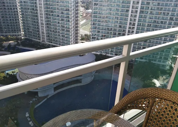 Beach In The City, Pam's In Azure Residences 3* Manila