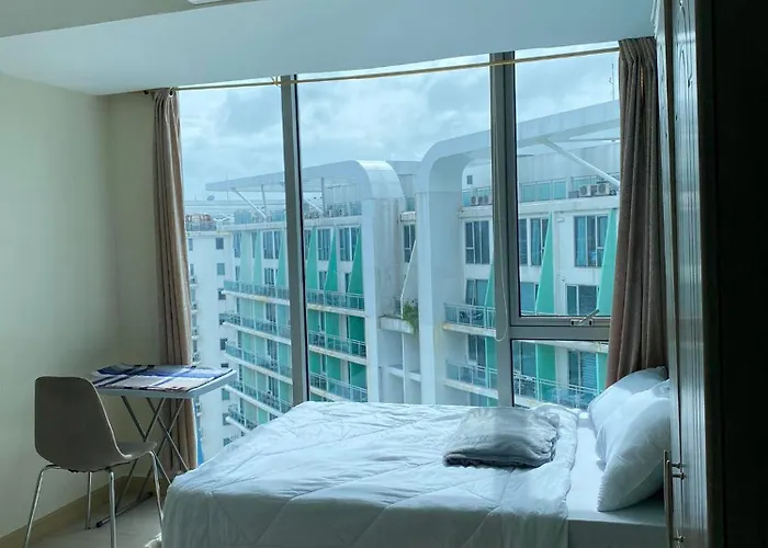 Beach In The City, Pam's In Azure Residences Apartahotel
