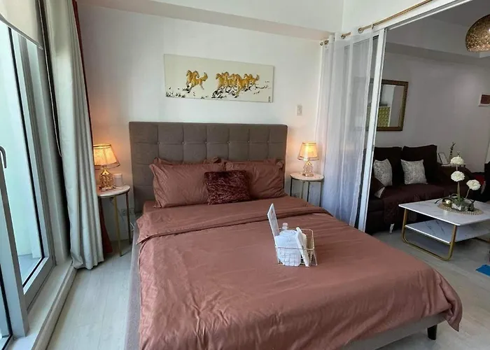 Beach In The City, Pam's In Azure Residences Apartahotel 3*