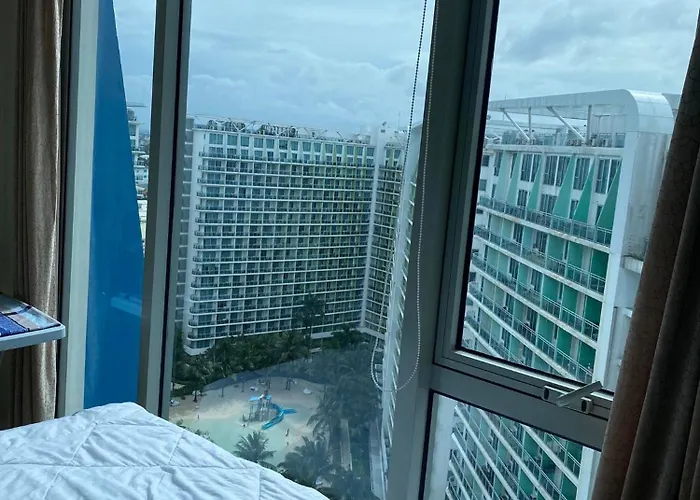 Beach In The City, Pam's In Azure Residences Apartahotel