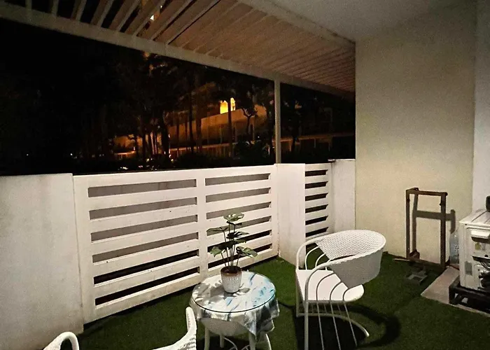 Beach In The City, Pam's In Azure Residences Apartahotel Manila