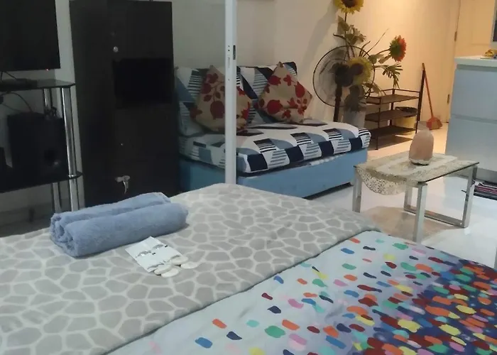 Beach In The City, Pam's In Azure Residences 3* Manila