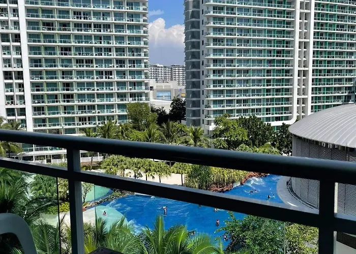 Beach In The City, Pam's In Azure Residences 3*