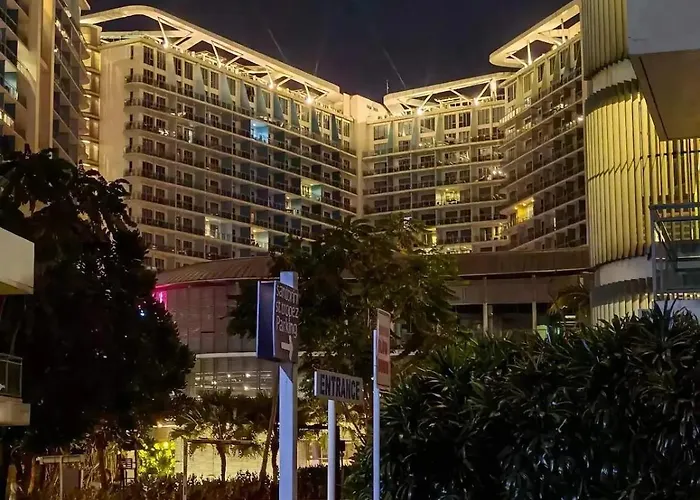 Beach In The City, Pam's In Azure Residences Apartahotel 3*
